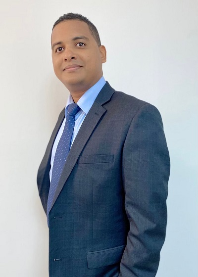 Javier Tavares, Monata